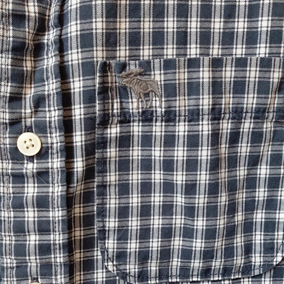 Abercrombie & Fitch Blue Casual Button Down Shirt - Picture 4 of 6